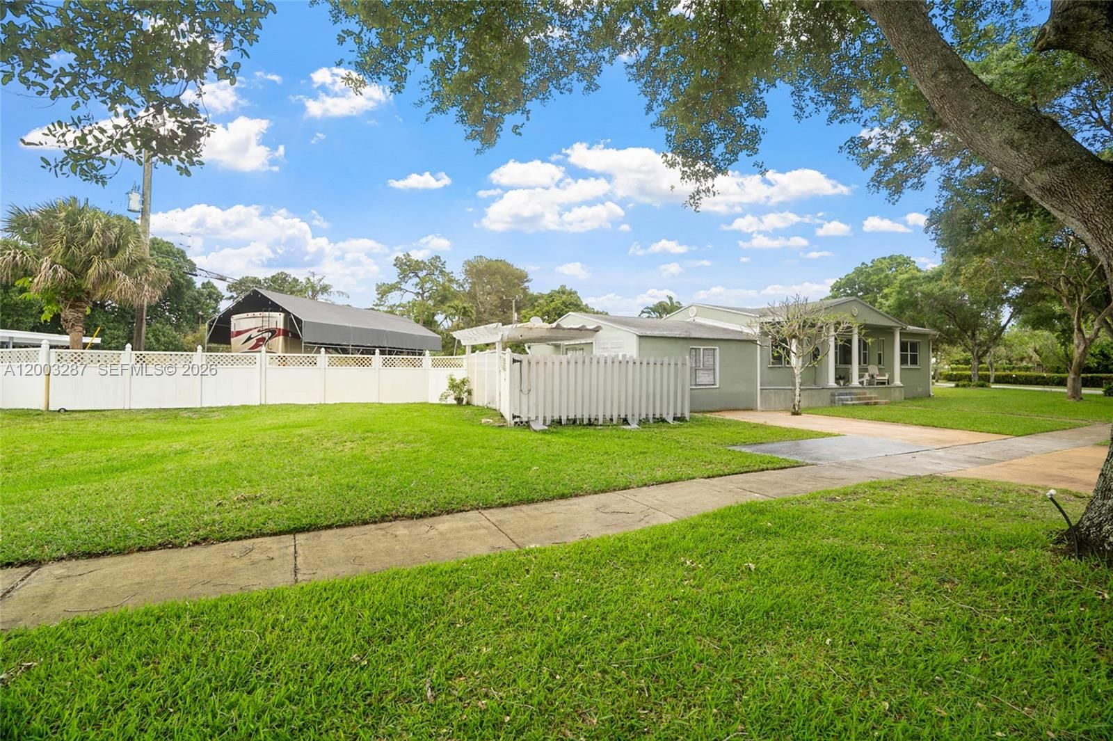 Real estate property located at 899 Country Club Cir, Broward, Golf View Heights, Plantation, FL