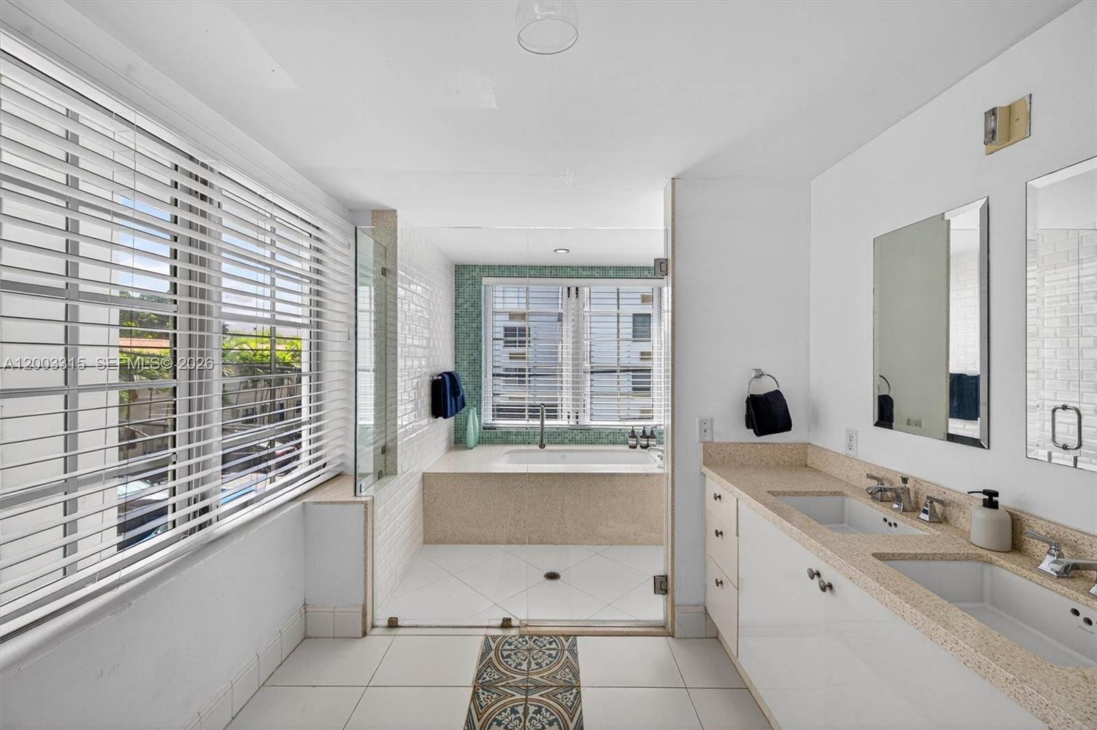 Real estate property located at 1250 Ocean Dr #3F, Miami-dade, The Carlyle Deco Hotel Co, Miami Beach, FL