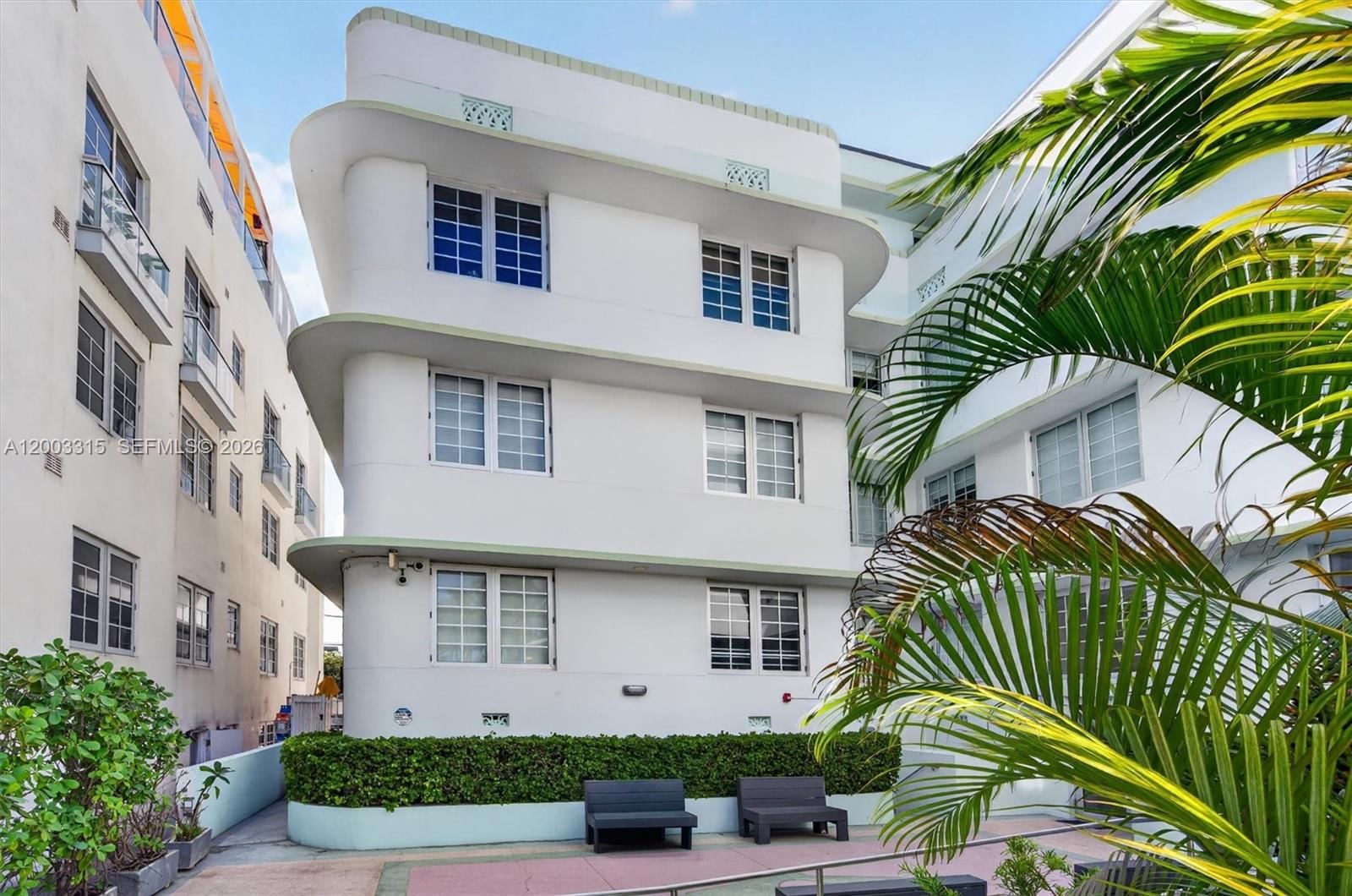 Real estate property located at 1250 Ocean Dr #3F, Miami-dade, The Carlyle Deco Hotel Co, Miami Beach, FL