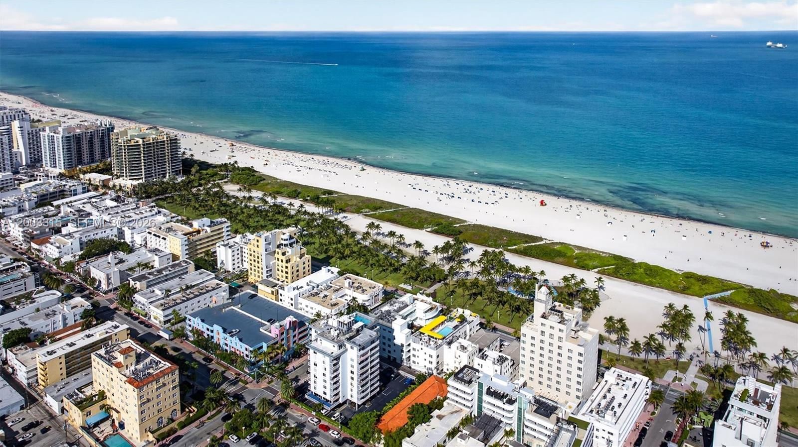 Real estate property located at 1250 Ocean Dr #3F, Miami-dade, The Carlyle Deco Hotel Co, Miami Beach, FL