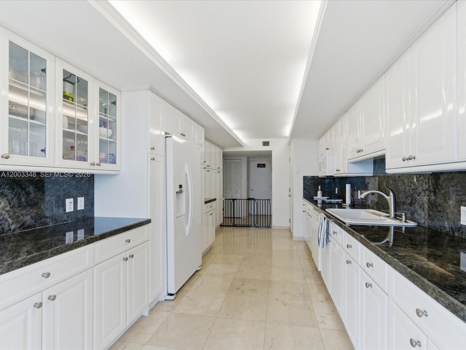 Real estate property located at 600 Grapetree Dr #10BN, Miami-dade, Mar-azul Condo, Key Biscayne, FL