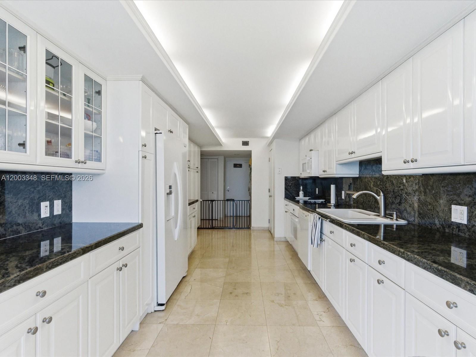 Real estate property located at 600 Grapetree Dr #10BN, Miami-dade, Mar-azul Condo, Key Biscayne, FL