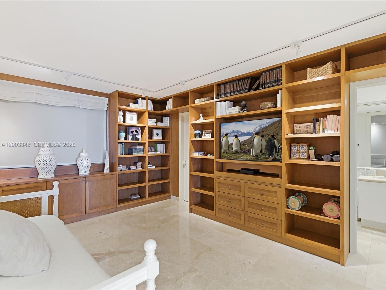 Real estate property located at 600 Grapetree Dr #10BN, Miami-dade, Mar-azul Condo, Key Biscayne, FL