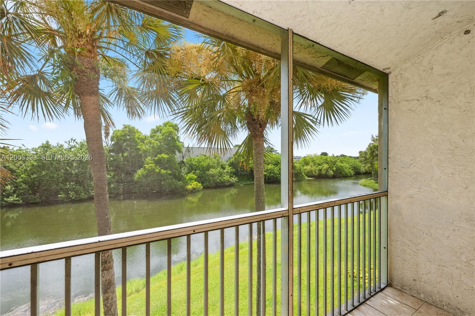 Real estate property located at 5560 Lakeside Dr #204, Broward, Viewpointe Condo, Margate, FL
