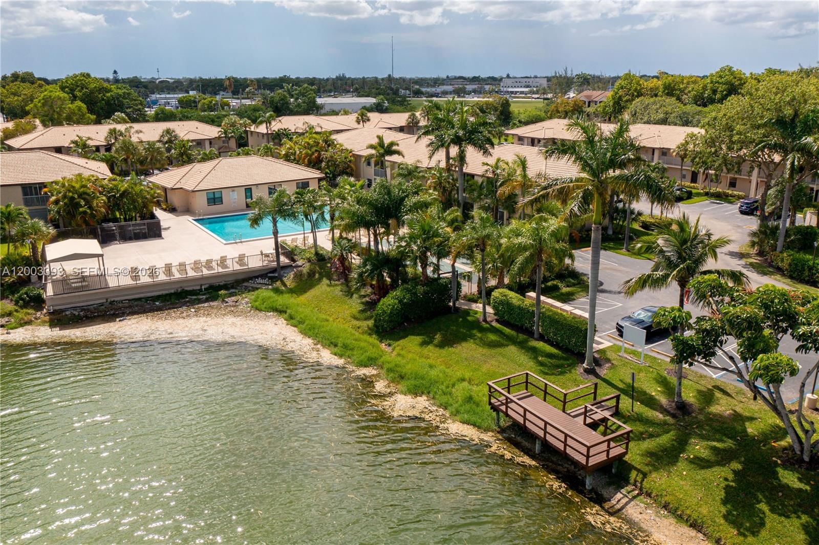 Real estate property located at 5560 Lakeside Dr #204, Broward, Viewpointe Condo, Margate, FL