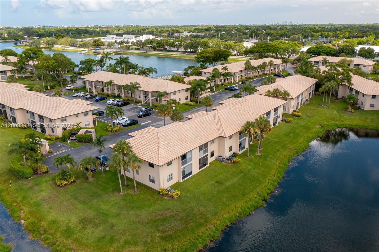 Real estate property located at 5560 Lakeside Dr #204, Broward, Viewpointe Condo, Margate, FL
