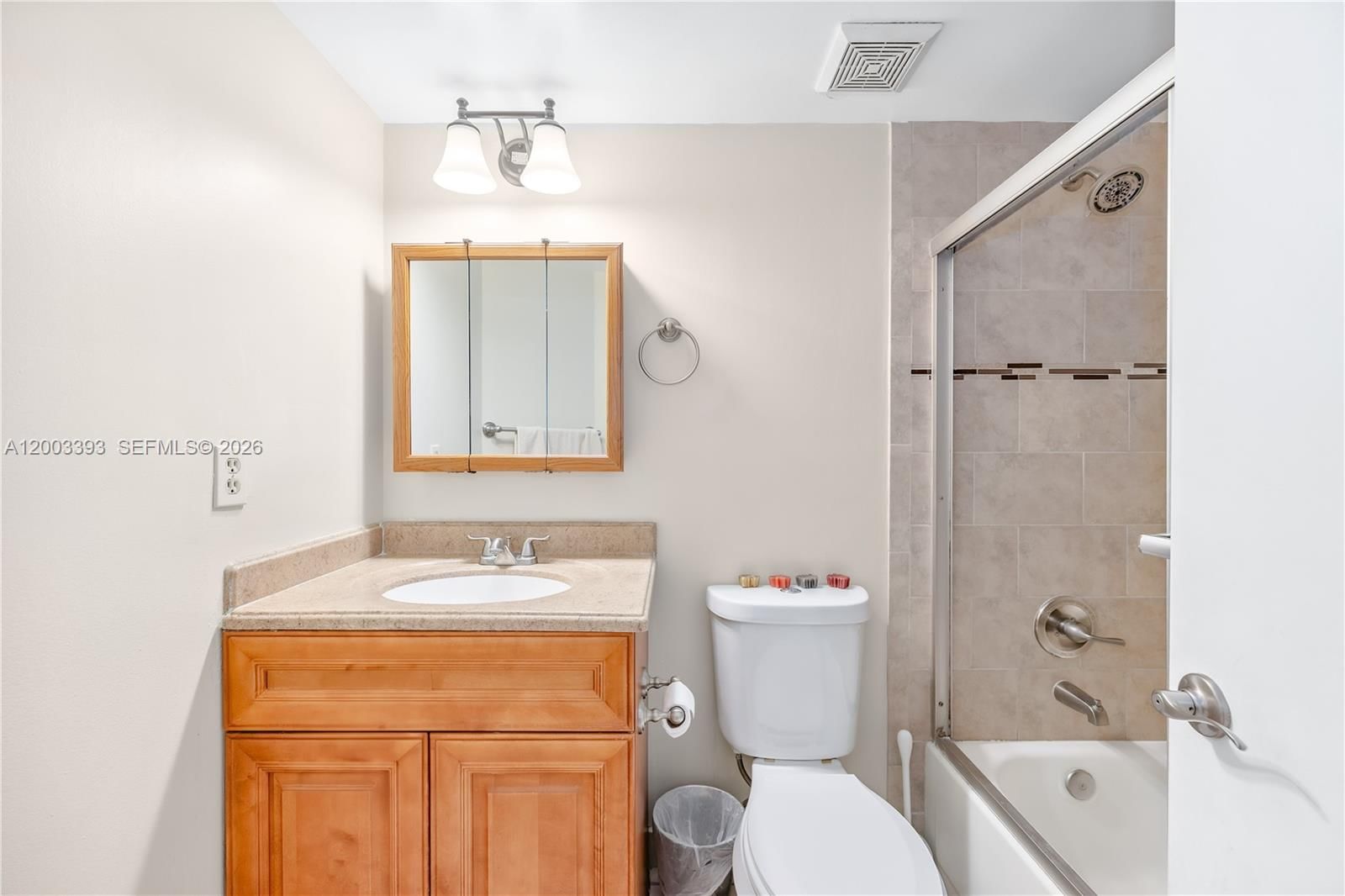 Real estate property located at 5560 Lakeside Dr #204, Broward, Viewpointe Condo, Margate, FL