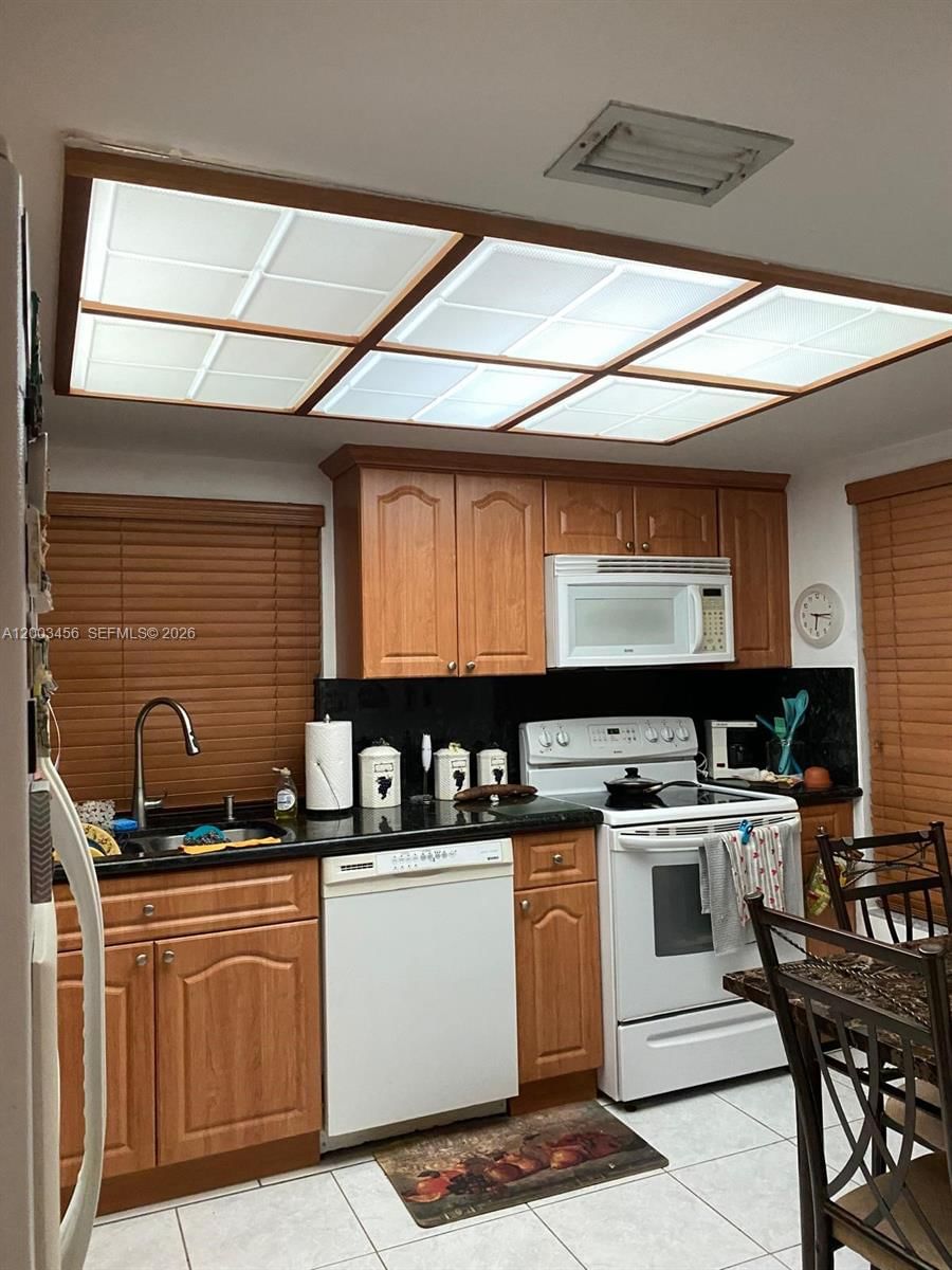 Real estate property located at 15070 49th Ln D106, Miami-dade, Lks Of Meadow Vilg Homes, Miami, FL