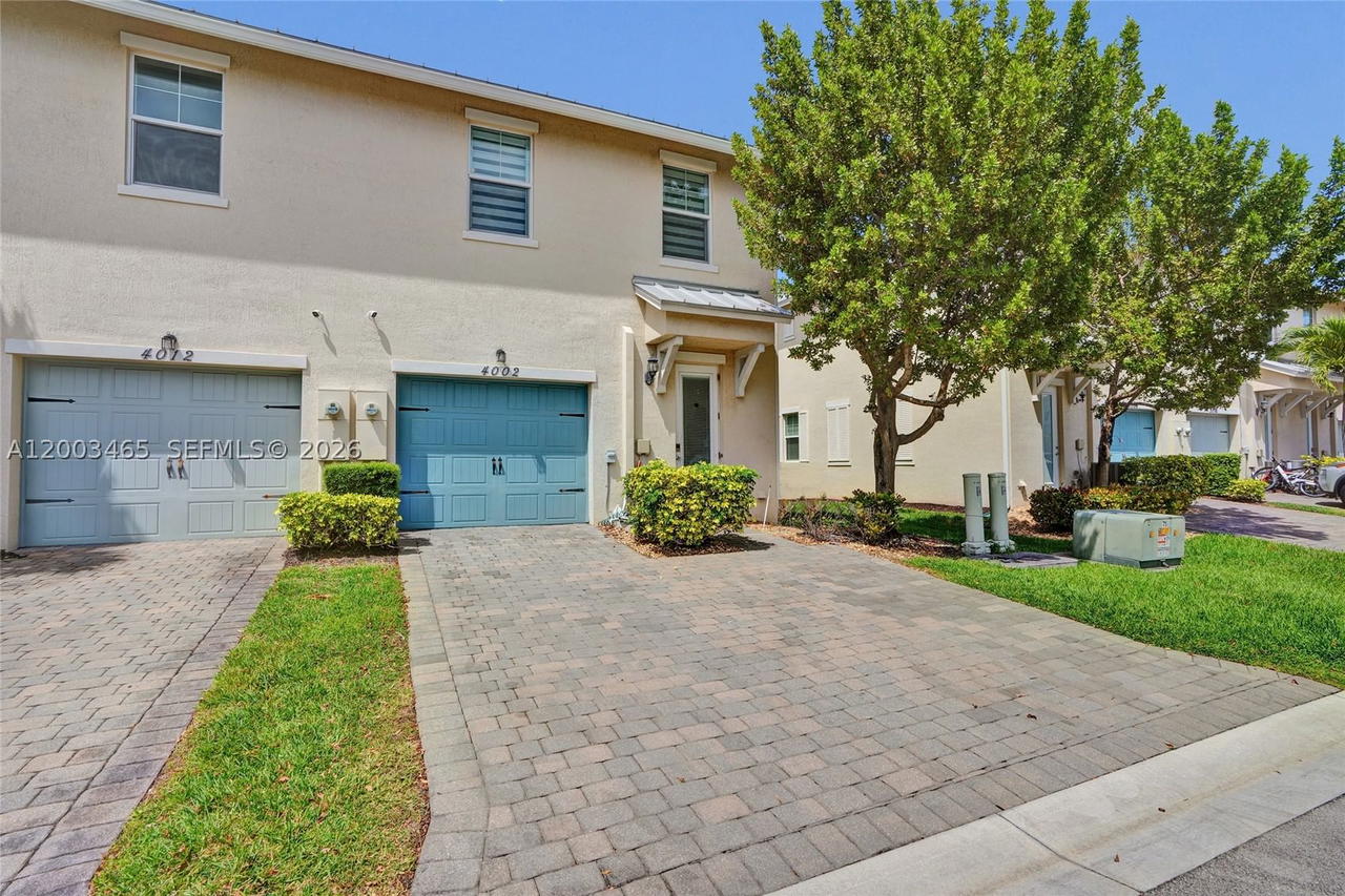 Real estate property located at 4002 Poinciana Ln, Broward, Hillcrest Country Club No, Hollywood, FL