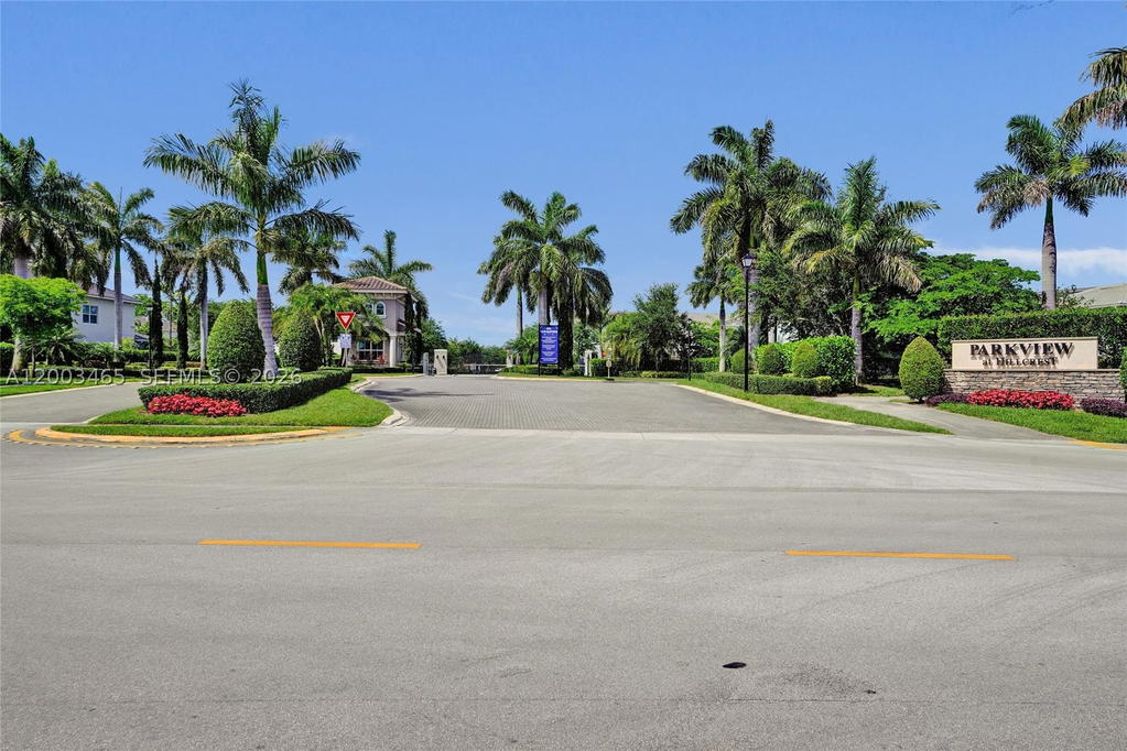 Real estate property located at 4002 Poinciana Ln, Broward, Hillcrest Country Club No, Hollywood, FL