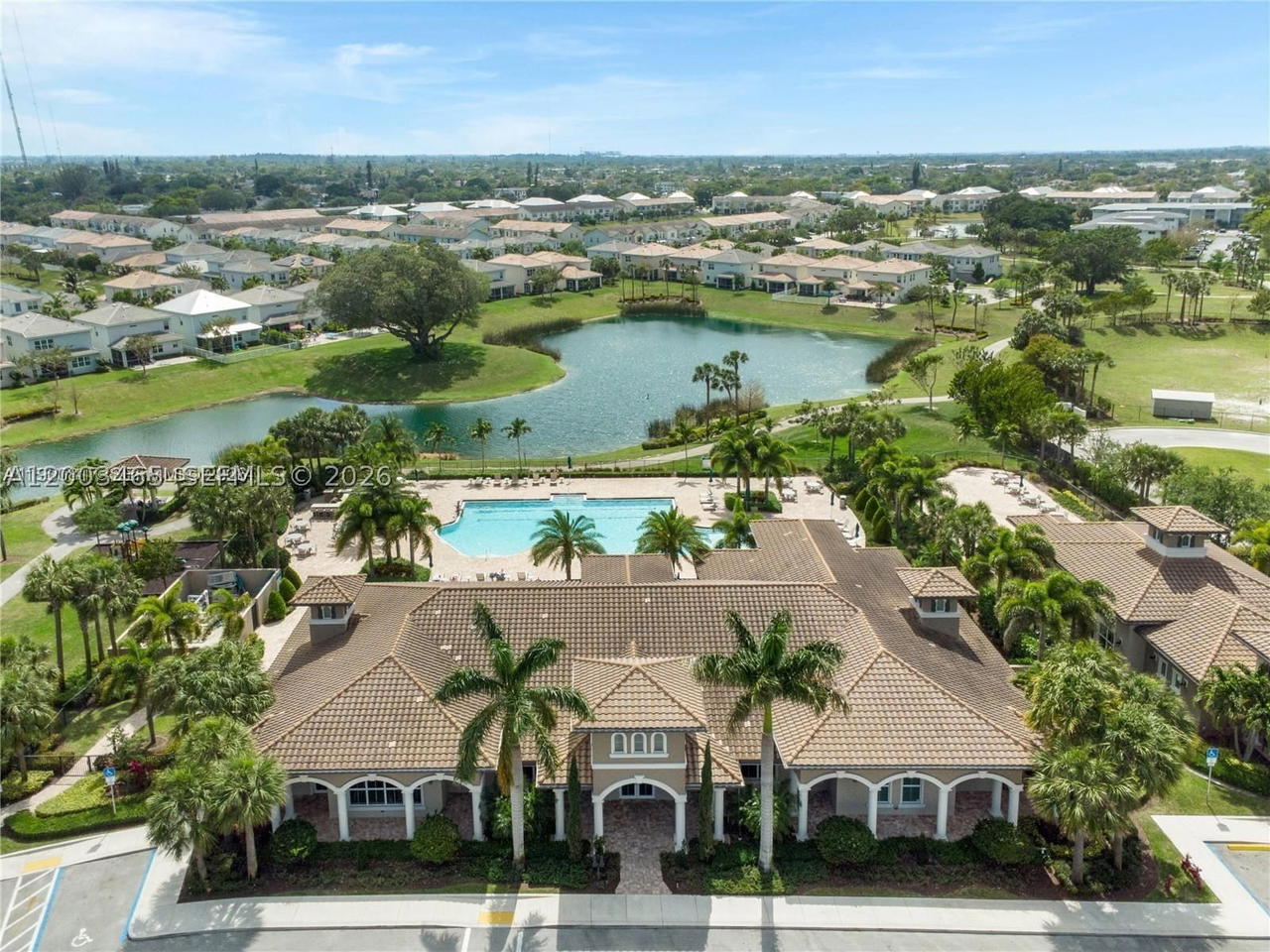 Real estate property located at 4002 Poinciana Ln, Broward, Hillcrest Country Club No, Hollywood, FL