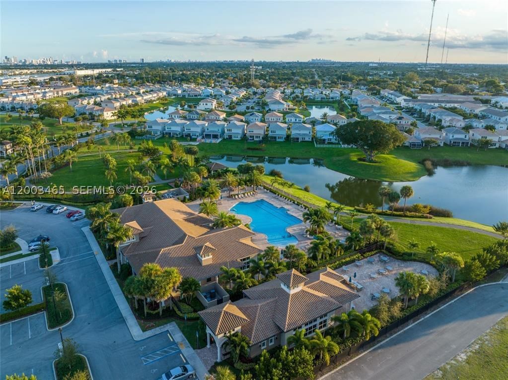 Real estate property located at 4002 Poinciana Ln, Broward, Hillcrest Country Club No, Hollywood, FL