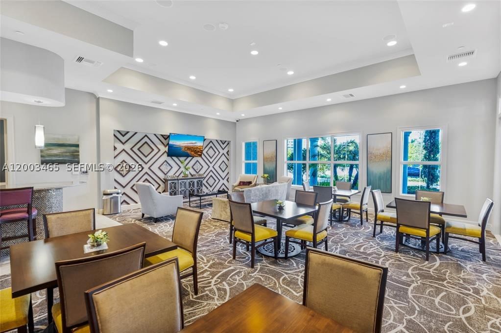 Real estate property located at 4002 Poinciana Ln, Broward, Hillcrest Country Club No, Hollywood, FL