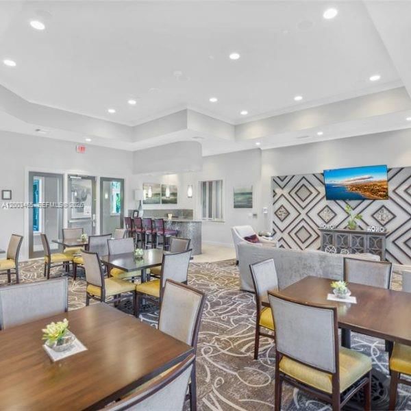 Real estate property located at 4002 Poinciana Ln, Broward, Hillcrest Country Club No, Hollywood, FL