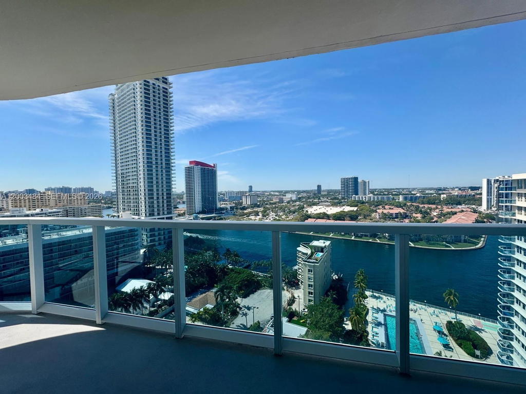 Real estate property located at 3800 Ocean Dr #1812, Broward, Hallmark Of Hollywood Con, Hollywood, FL