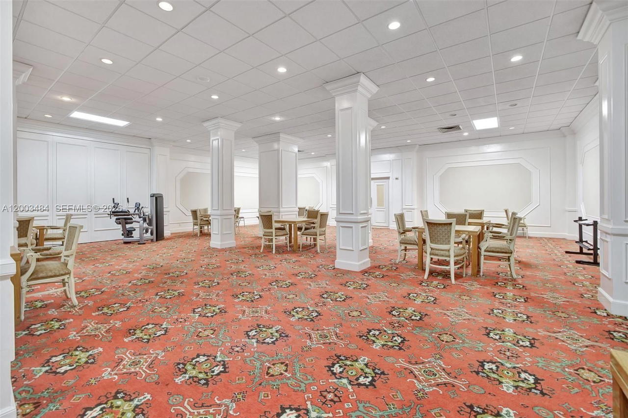 Real estate property located at 3800 Ocean Dr #1812, Broward, Hallmark Of Hollywood Con, Hollywood, FL