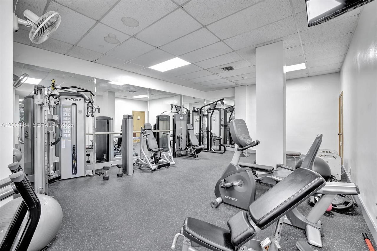 Real estate property located at 3800 Ocean Dr #1812, Broward, Hallmark Of Hollywood Con, Hollywood, FL