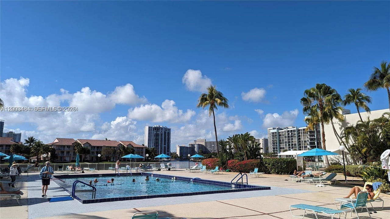 Real estate property located at 3800 Ocean Dr #1812, Broward, Hallmark Of Hollywood Con, Hollywood, FL