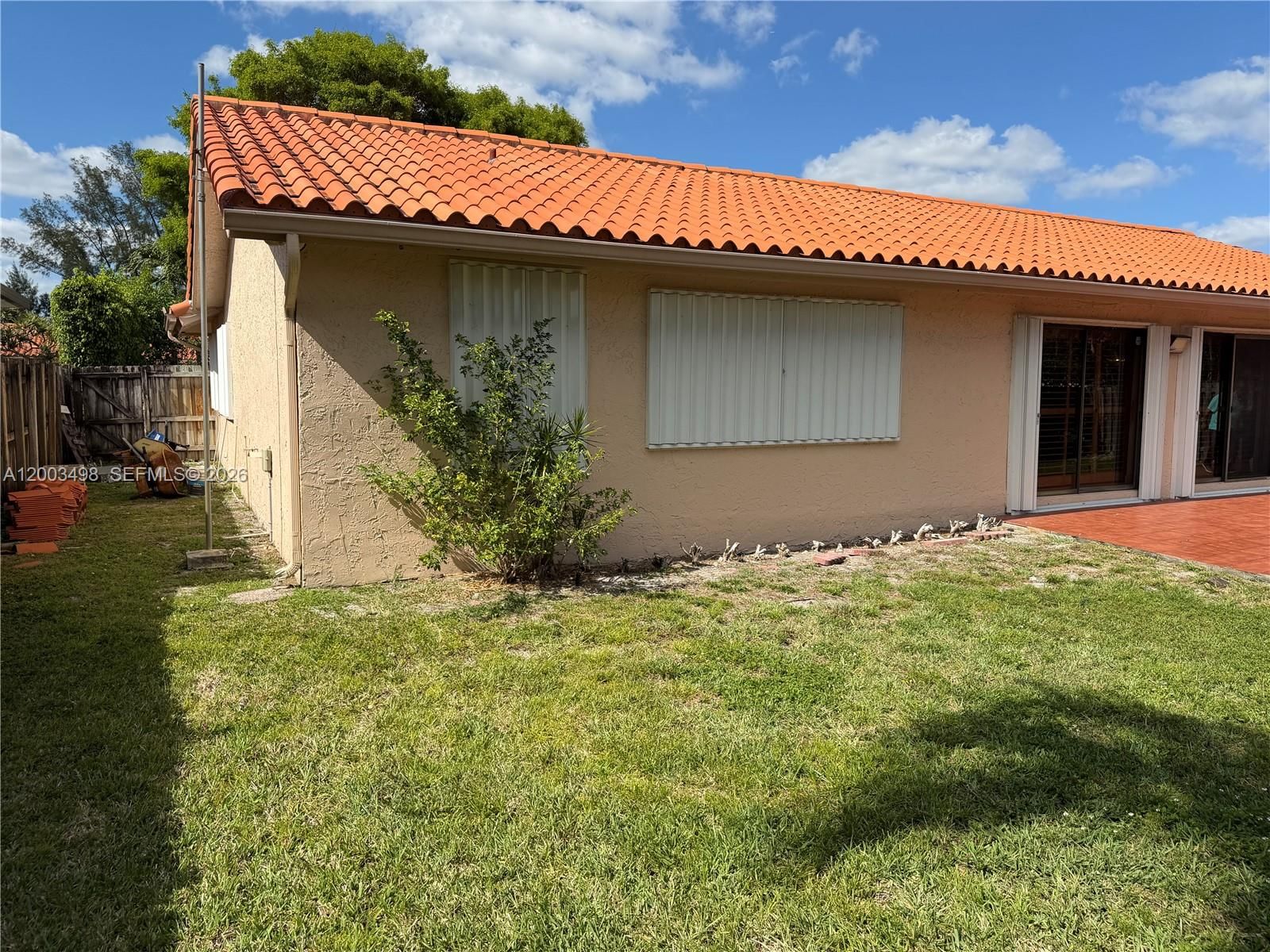Real estate property located at 6010 201st Ln, Miami-dade, Country Lake Manors Sec 2, Hialeah, FL