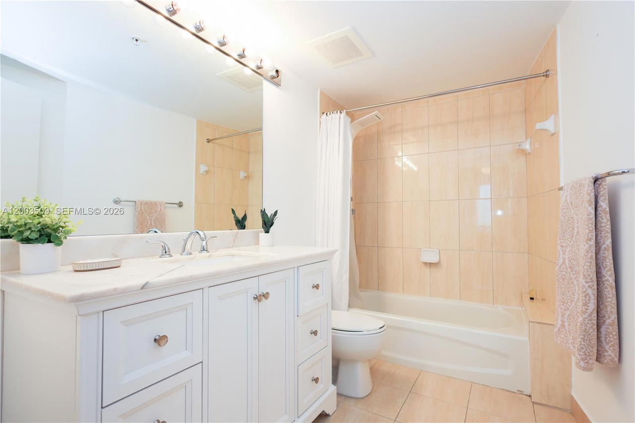 Real estate property located at 1750 Bayshore Dr #4601, Miami-dade, Opera Tower Condo, Miami, FL