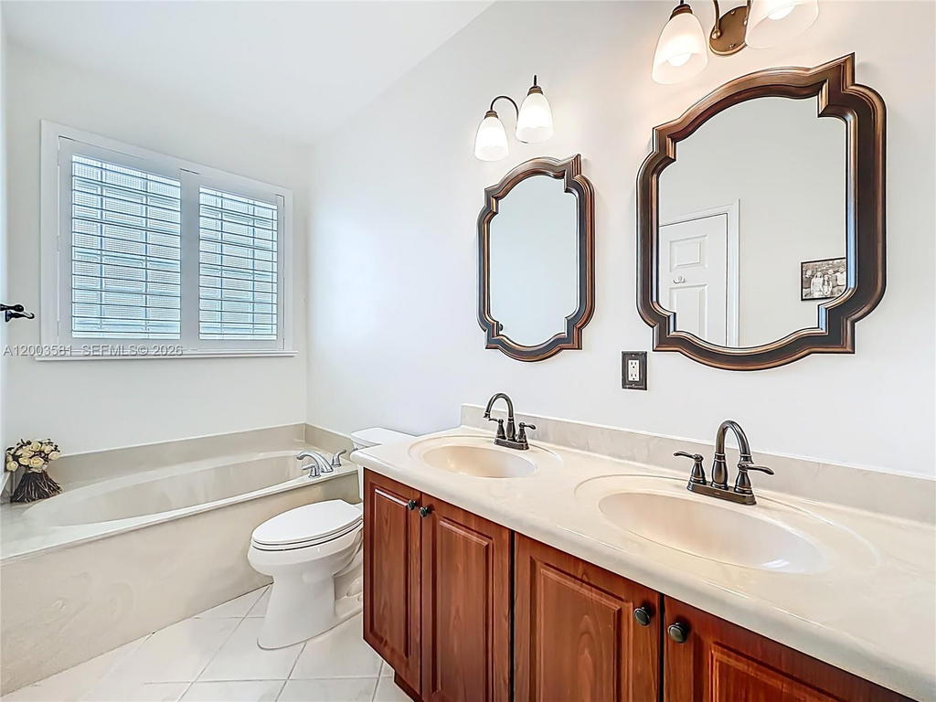 Real estate property located at 1668 Winterberry Ln, Broward, Sector 2- Parcels 21b 22, Weston, FL