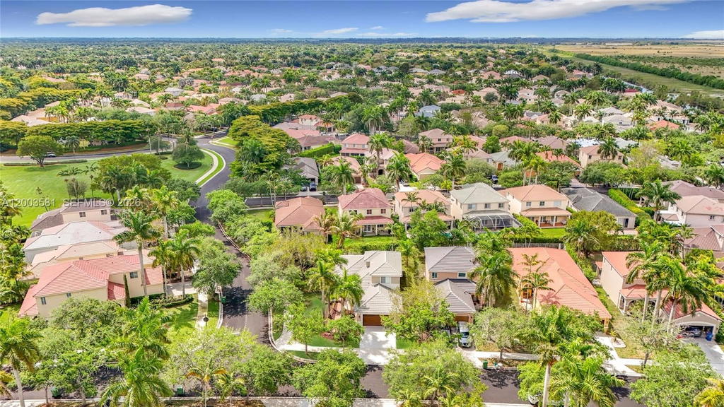 Real estate property located at 1668 Winterberry Ln, Broward, Sector 2- Parcels 21b 22, Weston, FL