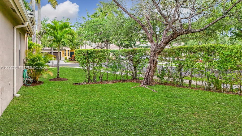 Real estate property located at 1668 Winterberry Ln, Broward, Sector 2- Parcels 21b 22, Weston, FL