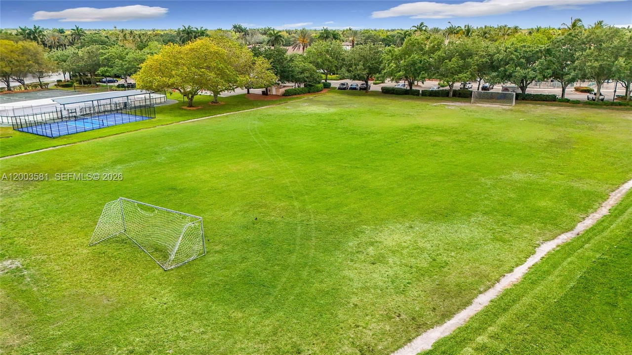 Real estate property located at 1668 Winterberry Ln, Broward, Sector 2- Parcels 21b 22, Weston, FL