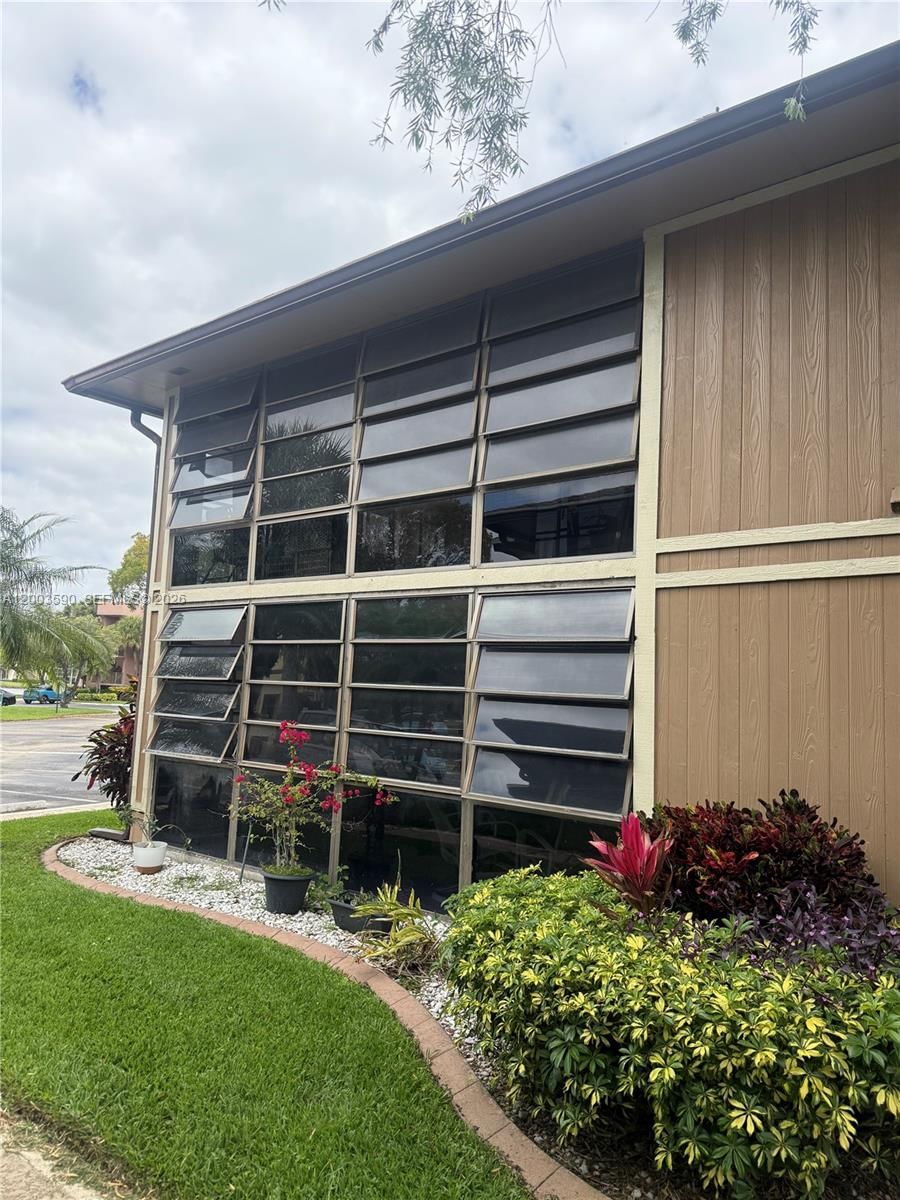 Real estate property located at 7703 Ashmont Cir #213, Broward, Ashmont Condominium F, Tamarac, FL