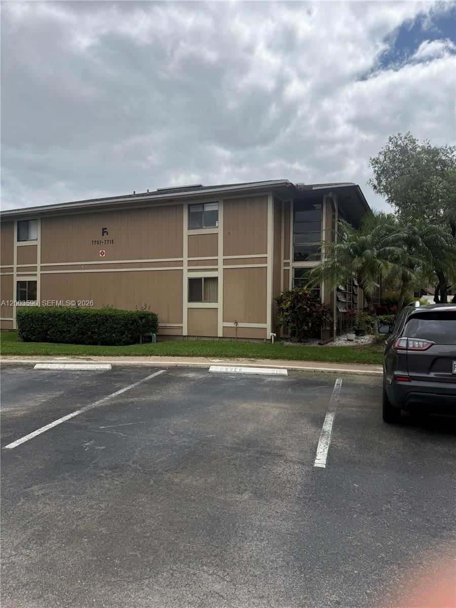 Real estate property located at 7703 Ashmont Cir #213, Broward, Ashmont Condominium F, Tamarac, FL