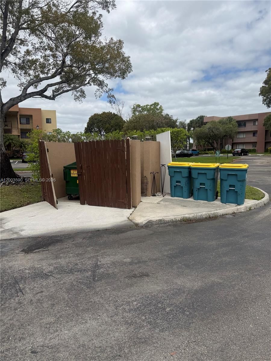 Real estate property located at 7703 Ashmont Cir #213, Broward, Ashmont Condominium F, Tamarac, FL