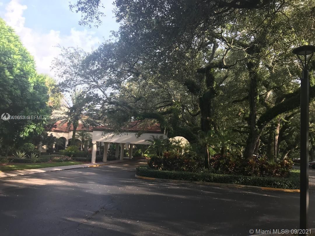 Real estate property located at 1701 Whitehall Dr #403, Broward, Condo 27 Of Whitehall Con, Davie, FL