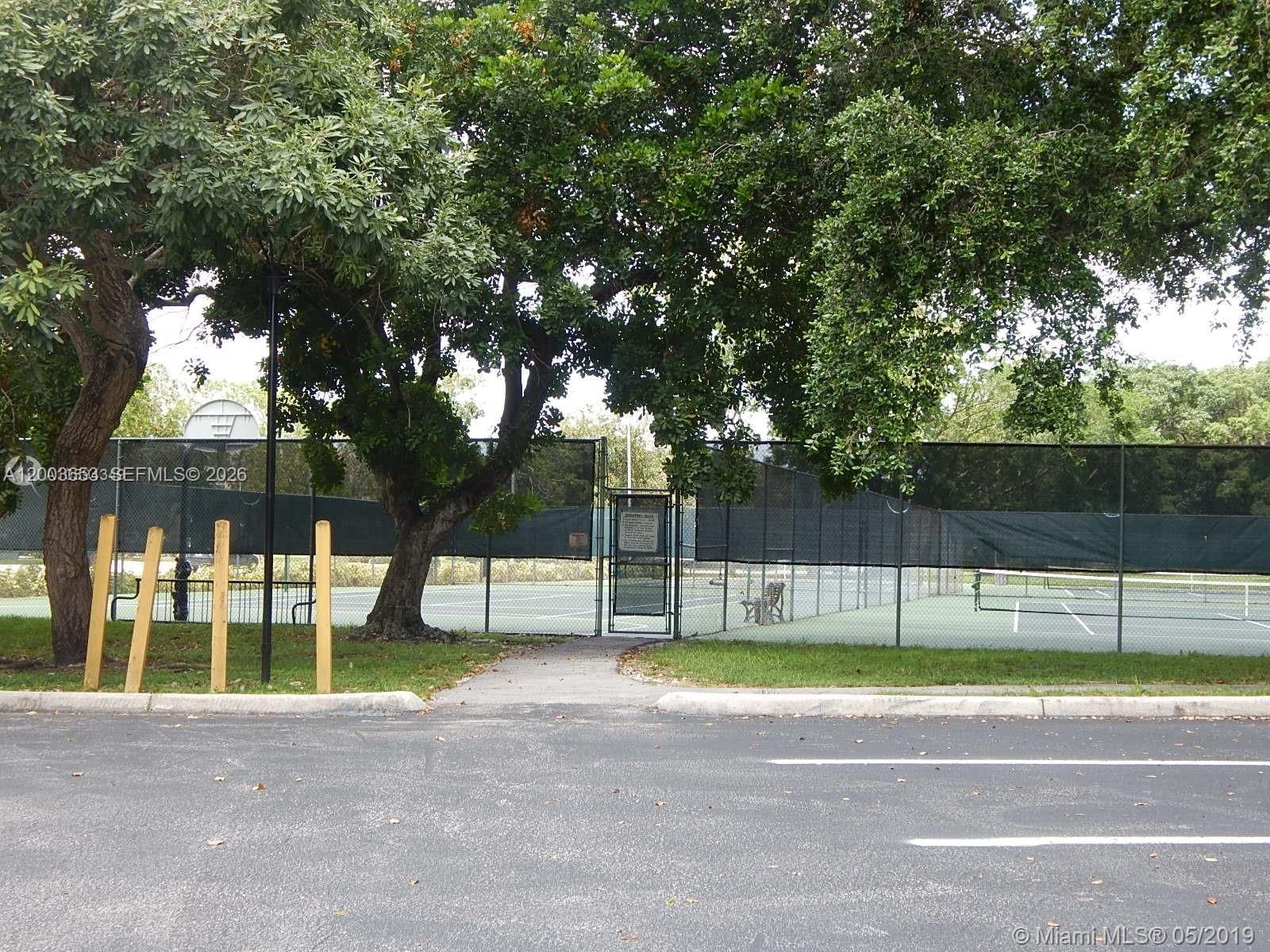 Real estate property located at 1701 Whitehall Dr #403, Broward, Condo 27 Of Whitehall Con, Davie, FL