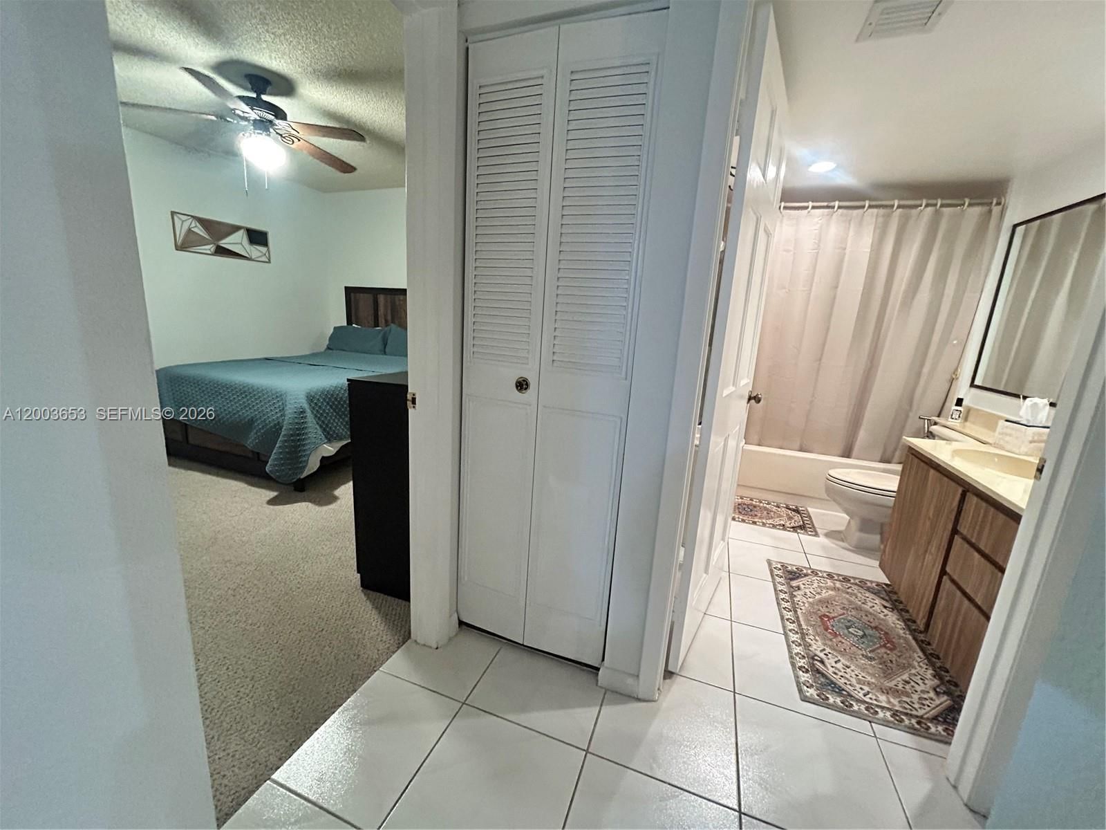 Real estate property located at 1701 Whitehall Dr #403, Broward, Condo 27 Of Whitehall Con, Davie, FL