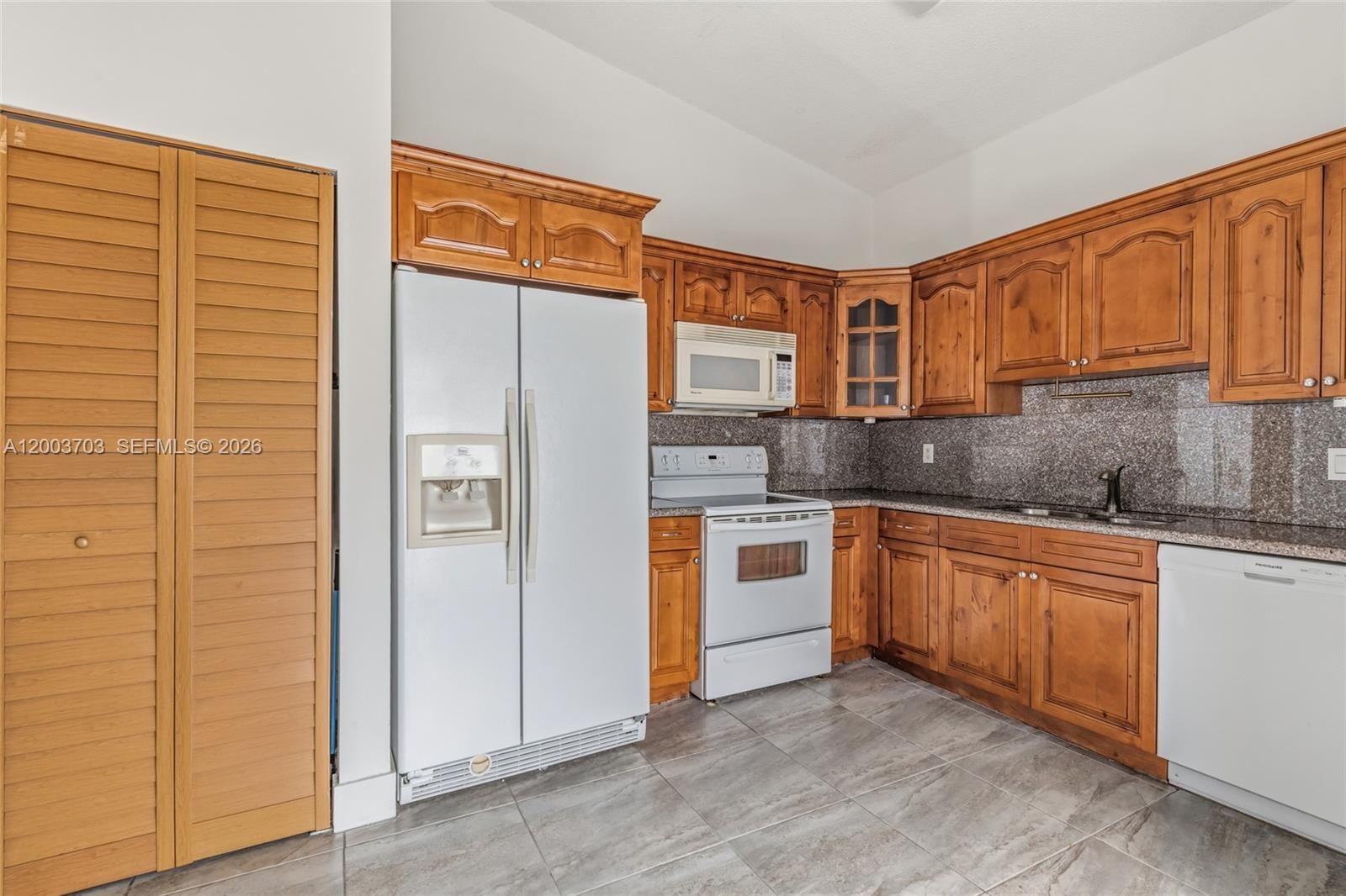 Real estate property located at 6696 152nd Pl #27-96, Miami-dade, Westwind Lakes Garden Hom, Miami, FL