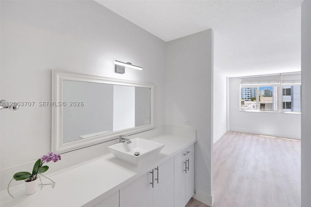 Real estate property located at 1345 Lincoln Rd #501, Miami-dade, Bayview Condo, Miami Beach, FL
