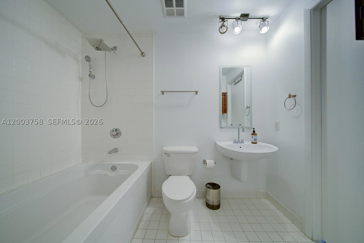 Real estate property located at 10 South River Dr #708, Miami-dade, Neo Condo, Miami, FL