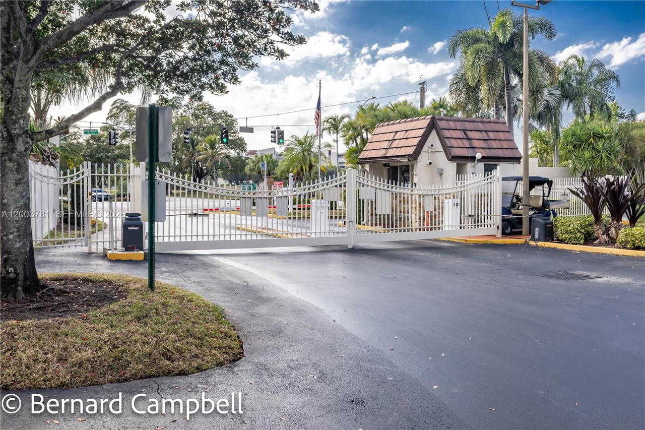 Real estate property located at 3940 Inverrary Blvd #403-A, Broward, 18th Hole, Lauderhill, FL