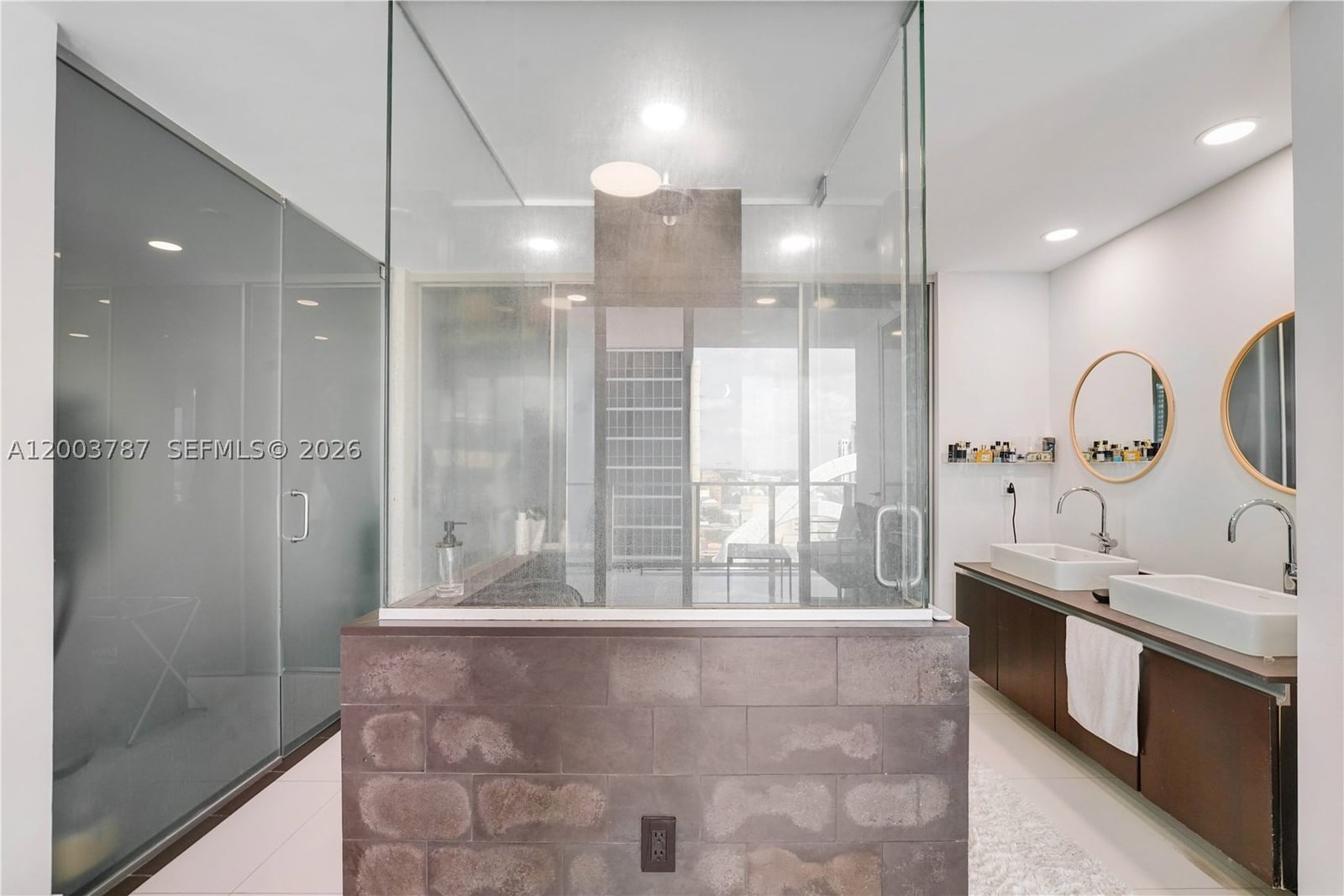 Real estate property located at 1040 Biscayne Blvd #1905, Miami-dade, Ten Museum Pk Residential, Miami, FL