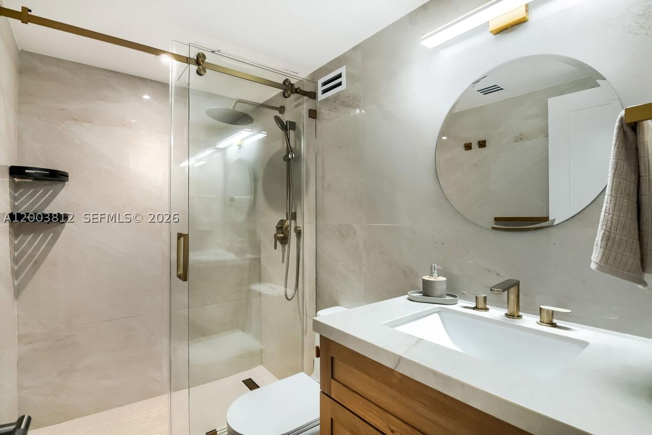 Real estate property located at 2501 Ocean Dr #833, Broward, Wave Condo, Hollywood, FL