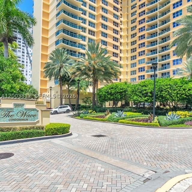 Real estate property located at 2501 Ocean Dr #833, Broward, Wave Condo, Hollywood, FL