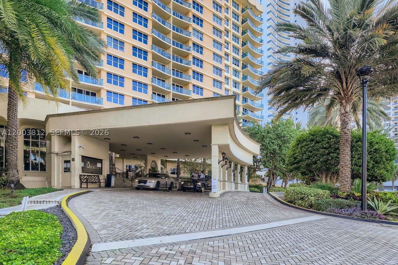 Real estate property located at 2501 Ocean Dr #833, Broward, Wave Condo, Hollywood, FL