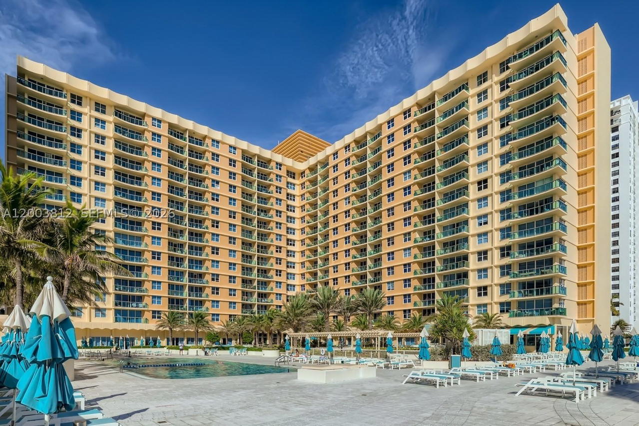 Real estate property located at 2501 Ocean Dr #833, Broward, Wave Condo, Hollywood, FL