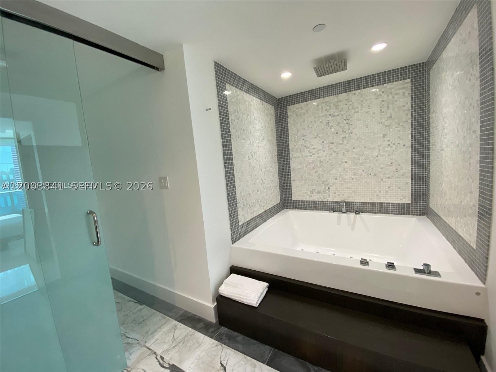 Real estate property located at 200 Biscayne Boulevard Way #4011, Miami-dade, Epic West Condo, Miami, FL