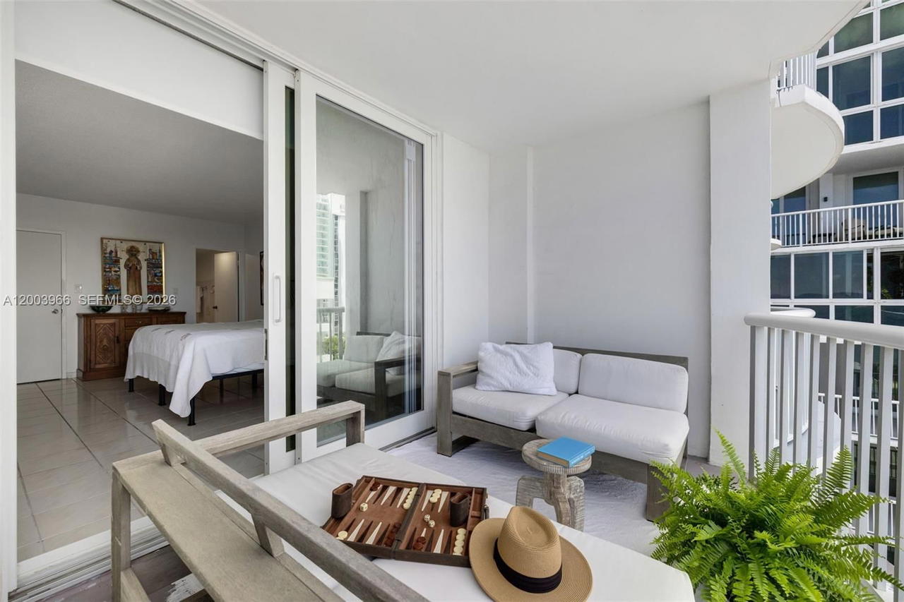 Real estate property located at 5401 Collins Ave #611, Miami-dade, The Carriage House Condo, Miami Beach, FL