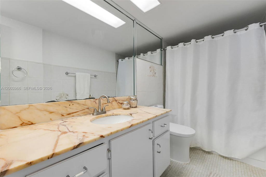 Real estate property located at 5401 Collins Ave #611, Miami-dade, The Carriage House Condo, Miami Beach, FL