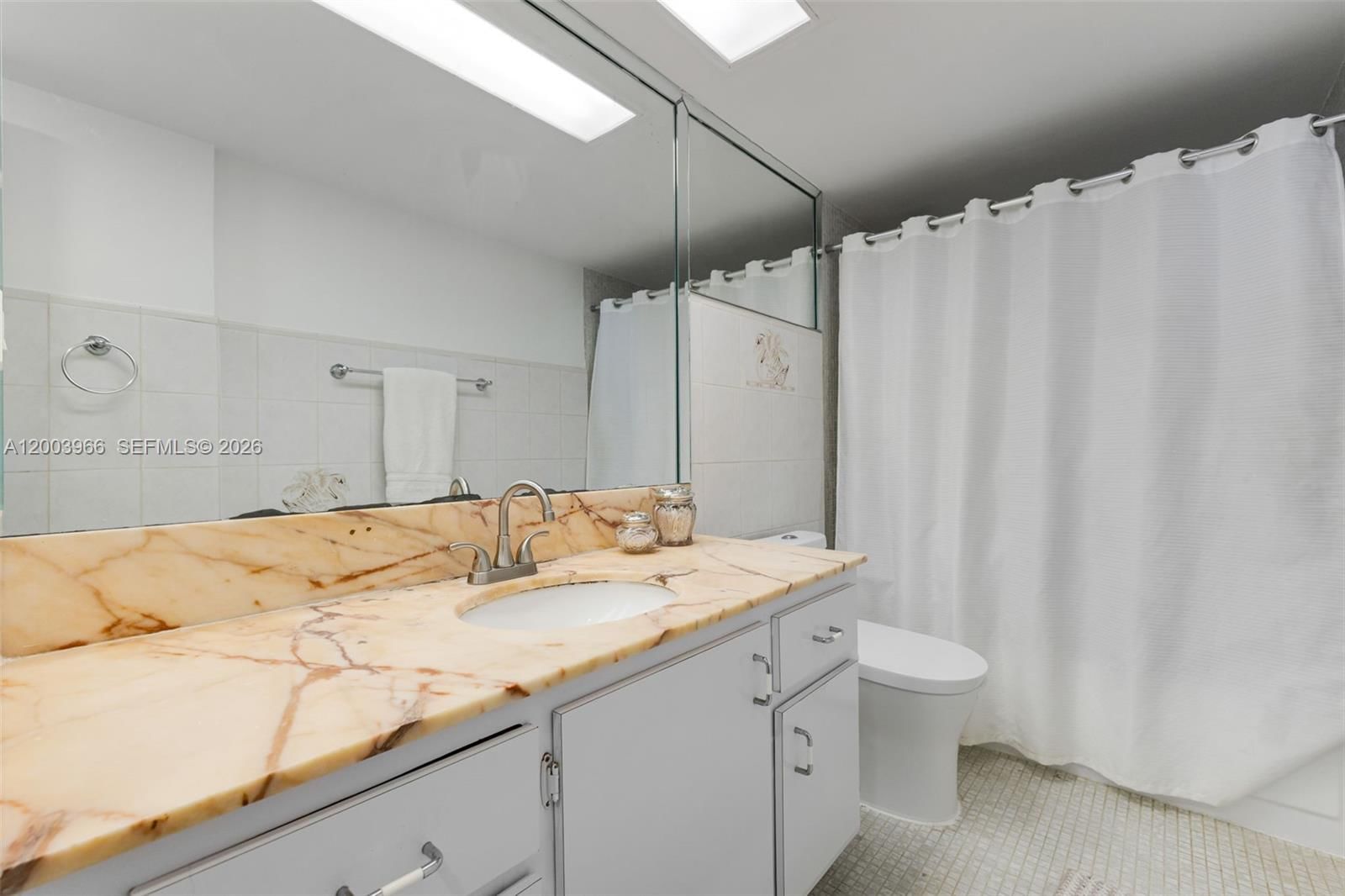 Real estate property located at 5401 Collins Ave #611, Miami-dade, The Carriage House Condo, Miami Beach, FL