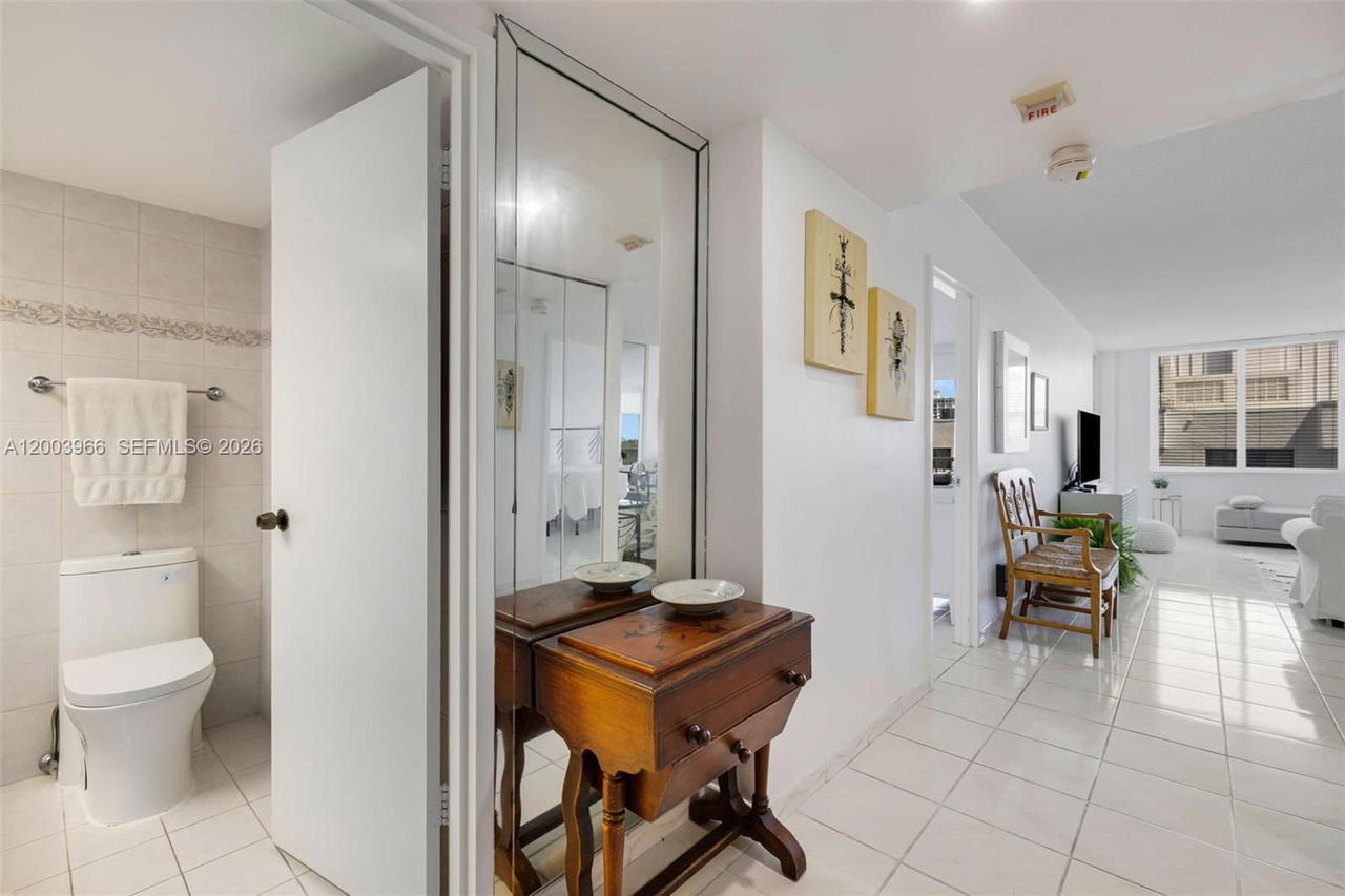 Real estate property located at 5401 Collins Ave #611, Miami-dade, The Carriage House Condo, Miami Beach, FL