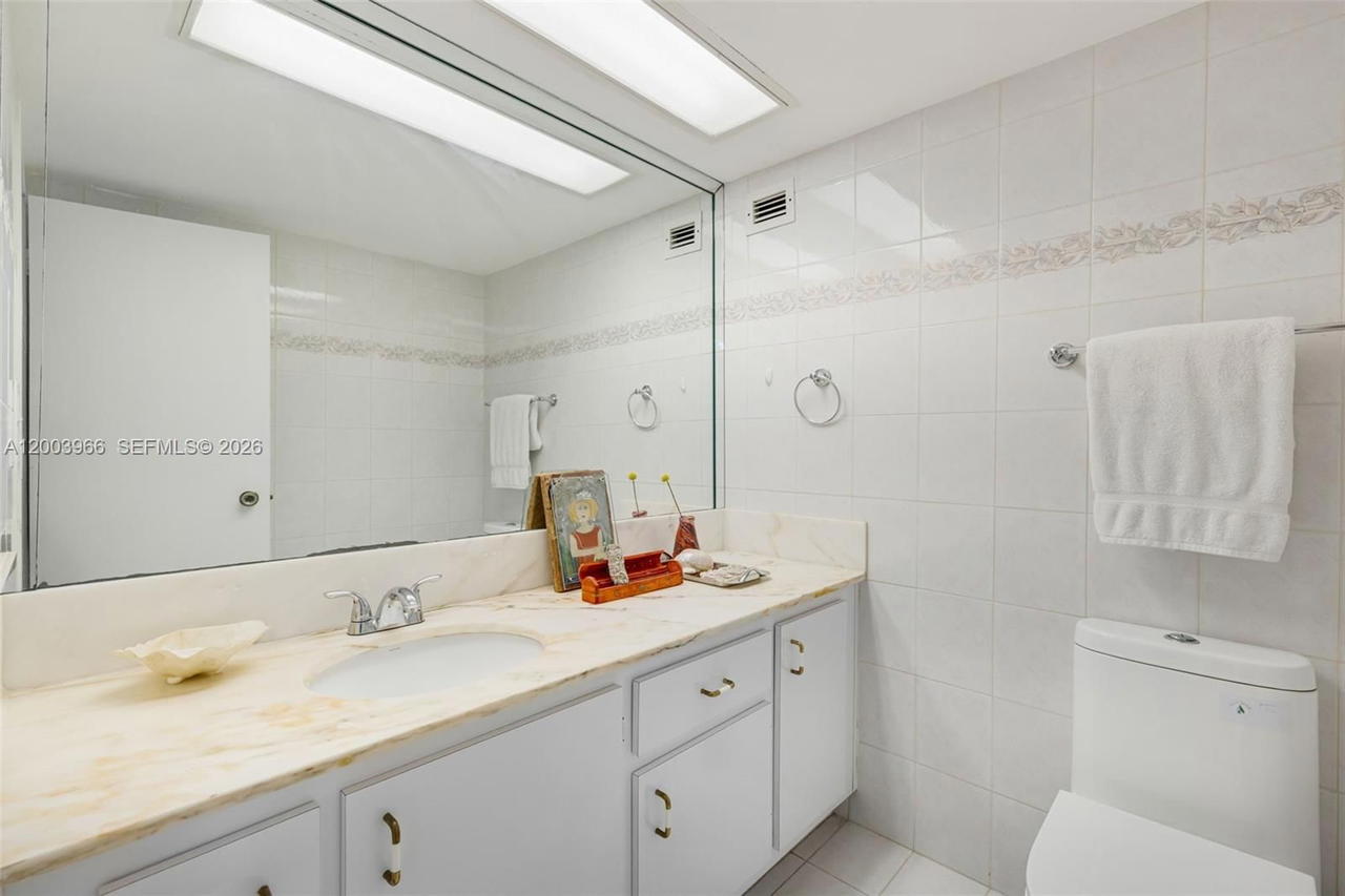 Real estate property located at 5401 Collins Ave #611, Miami-dade, The Carriage House Condo, Miami Beach, FL