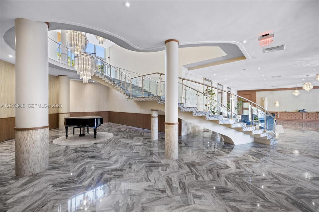 Real estate property located at 5401 Collins Ave #611, Miami-dade, The Carriage House Condo, Miami Beach, FL